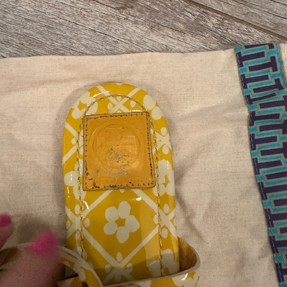 Tory Burch Yellow Floral Sandals sz 7 - Picture 3 of 4